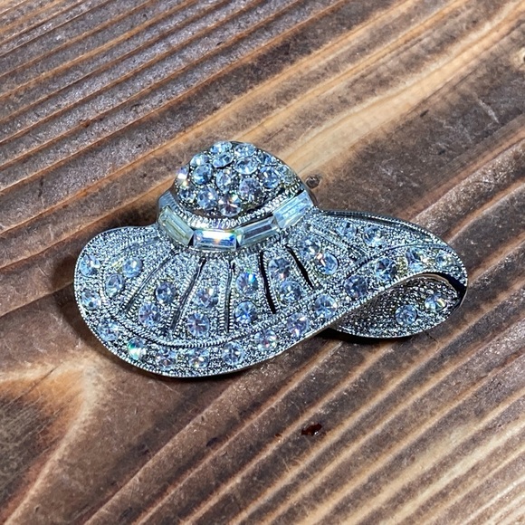Unsigned Jewelry - Elegant Silver Hat Pin Brooch Rhinestones Baguettes Vintage